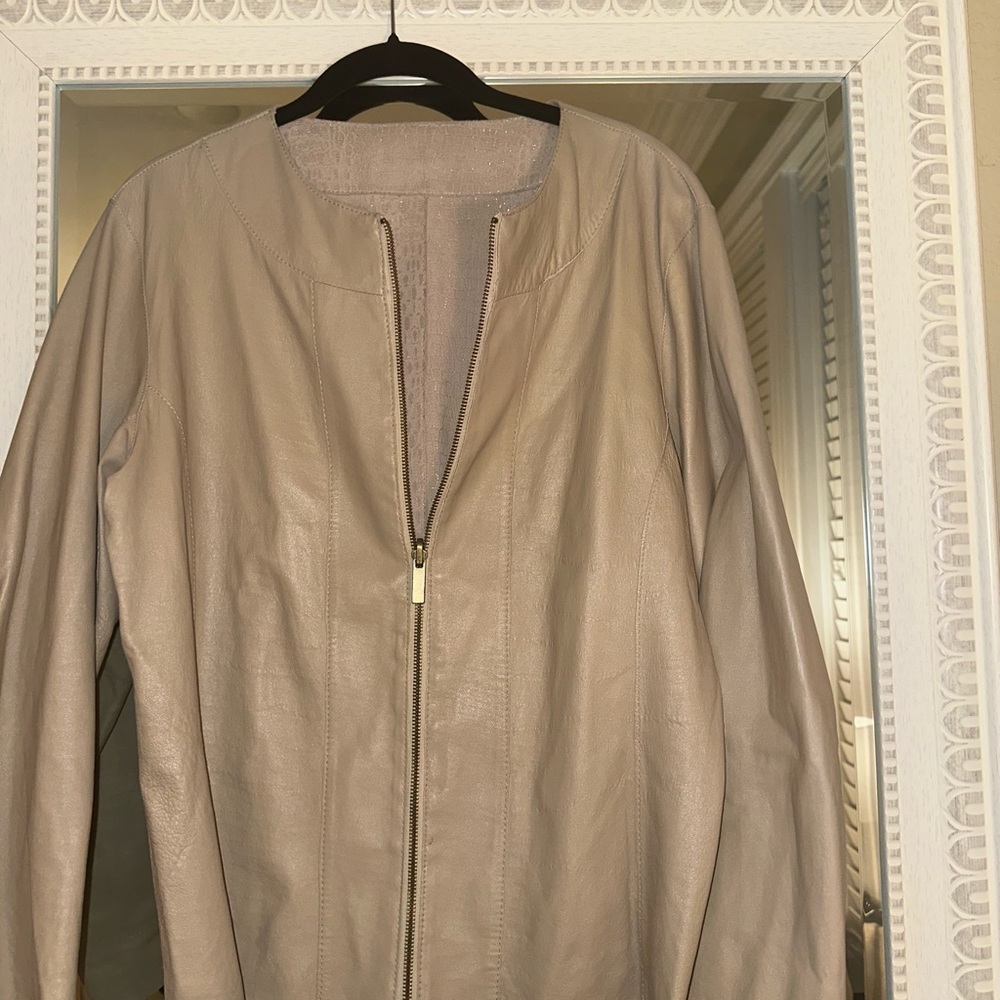 Tan Leather Jacket With Streamlined Silhouette An… - image 1